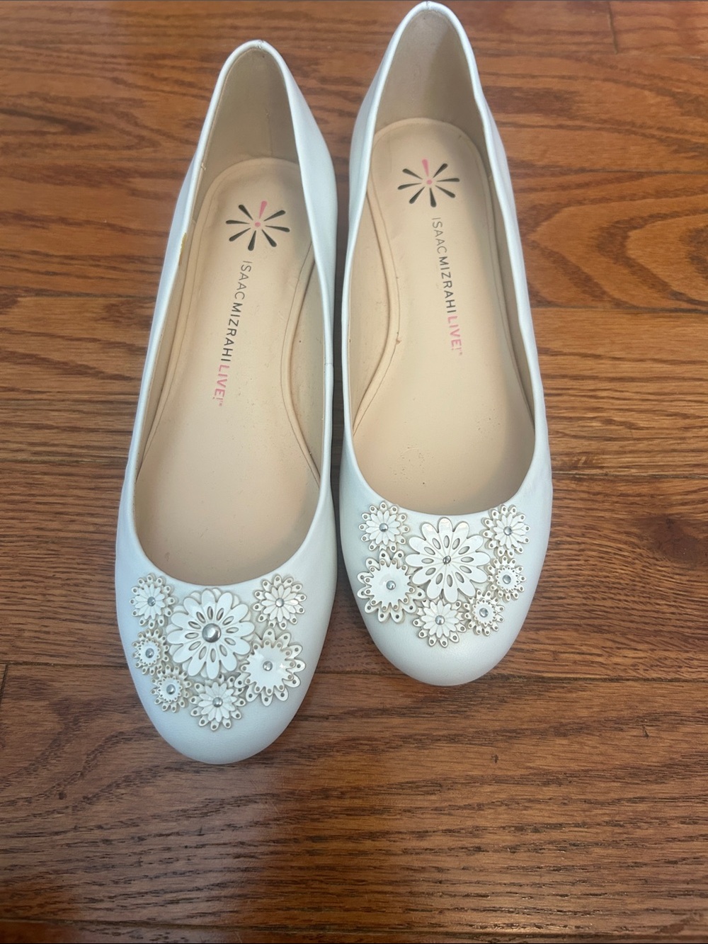 Isaac Mizrahi White Floral Applique Ballet Flats